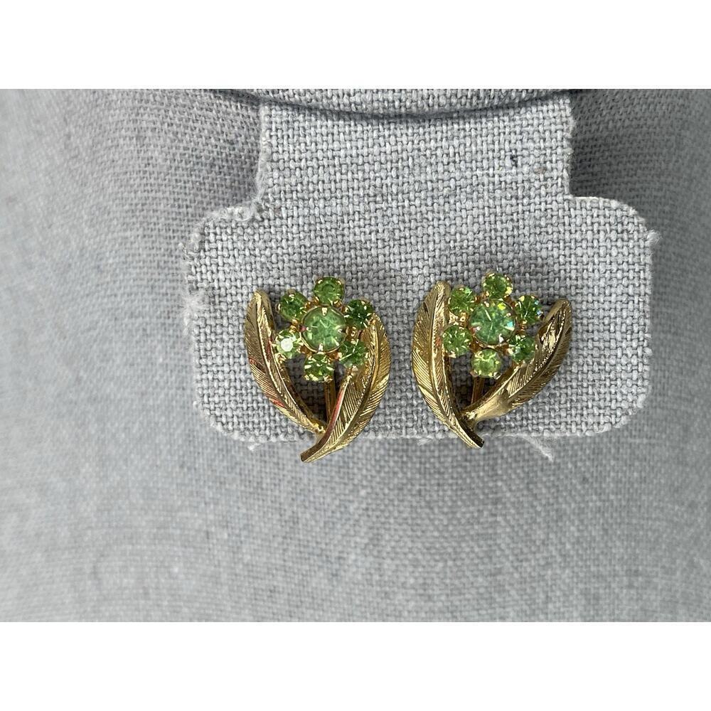 Vintage Flower Clip On Earrings Green Stones Gold Textured 70s 60s